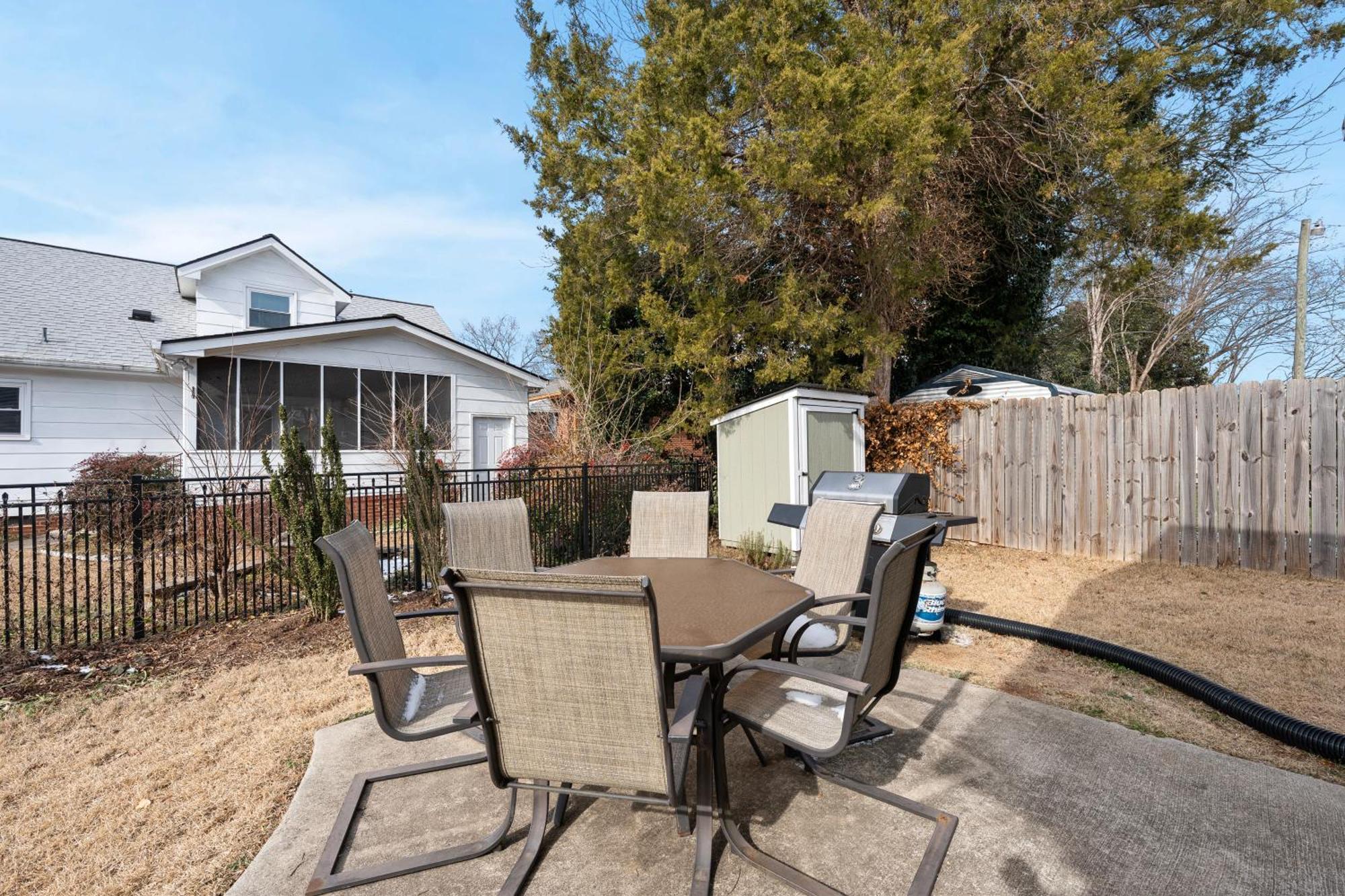 Charming Dt 3-Bed Bungalow With Fenced-In Yard ローリー エクステリア 写真