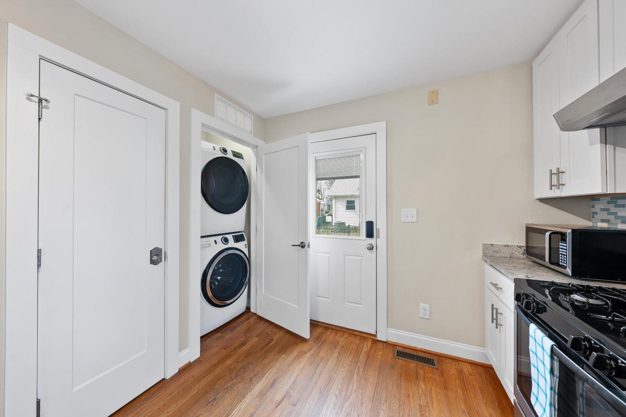 Charming Dt 3-Bed Bungalow With Fenced-In Yard ローリー エクステリア 写真