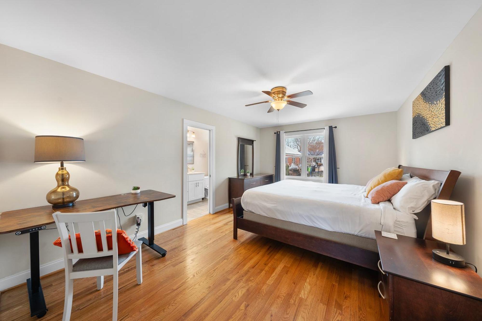 Charming Dt 3-Bed Bungalow With Fenced-In Yard ローリー エクステリア 写真