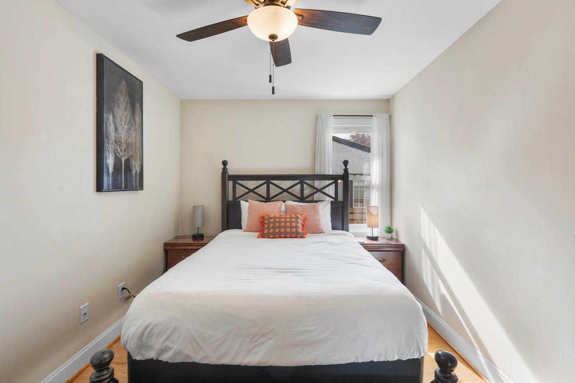 Charming Dt 3-Bed Bungalow With Fenced-In Yard ローリー エクステリア 写真