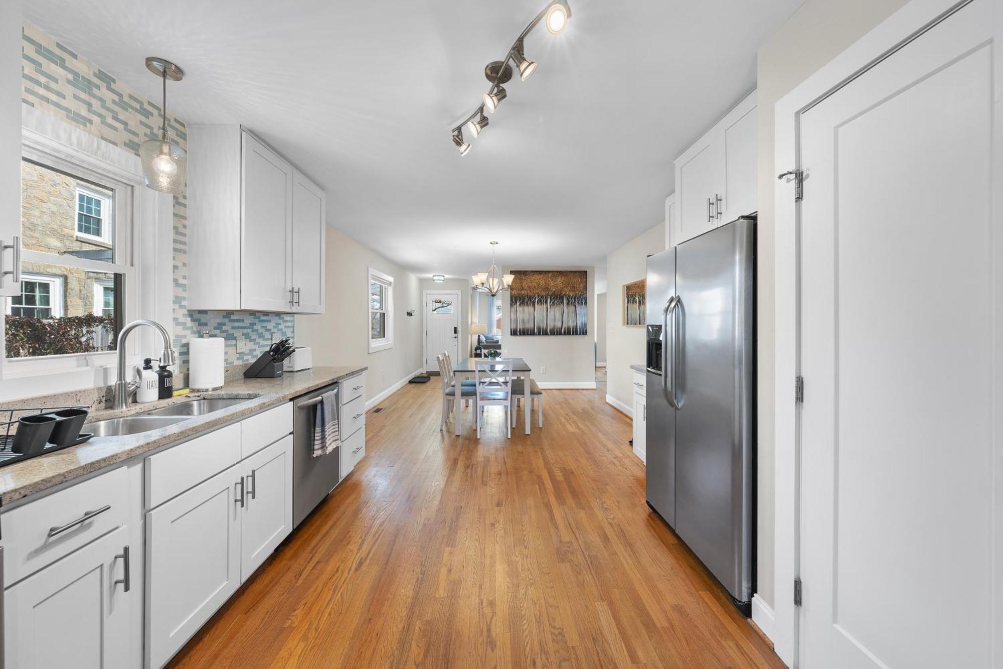 Charming Dt 3-Bed Bungalow With Fenced-In Yard ローリー エクステリア 写真