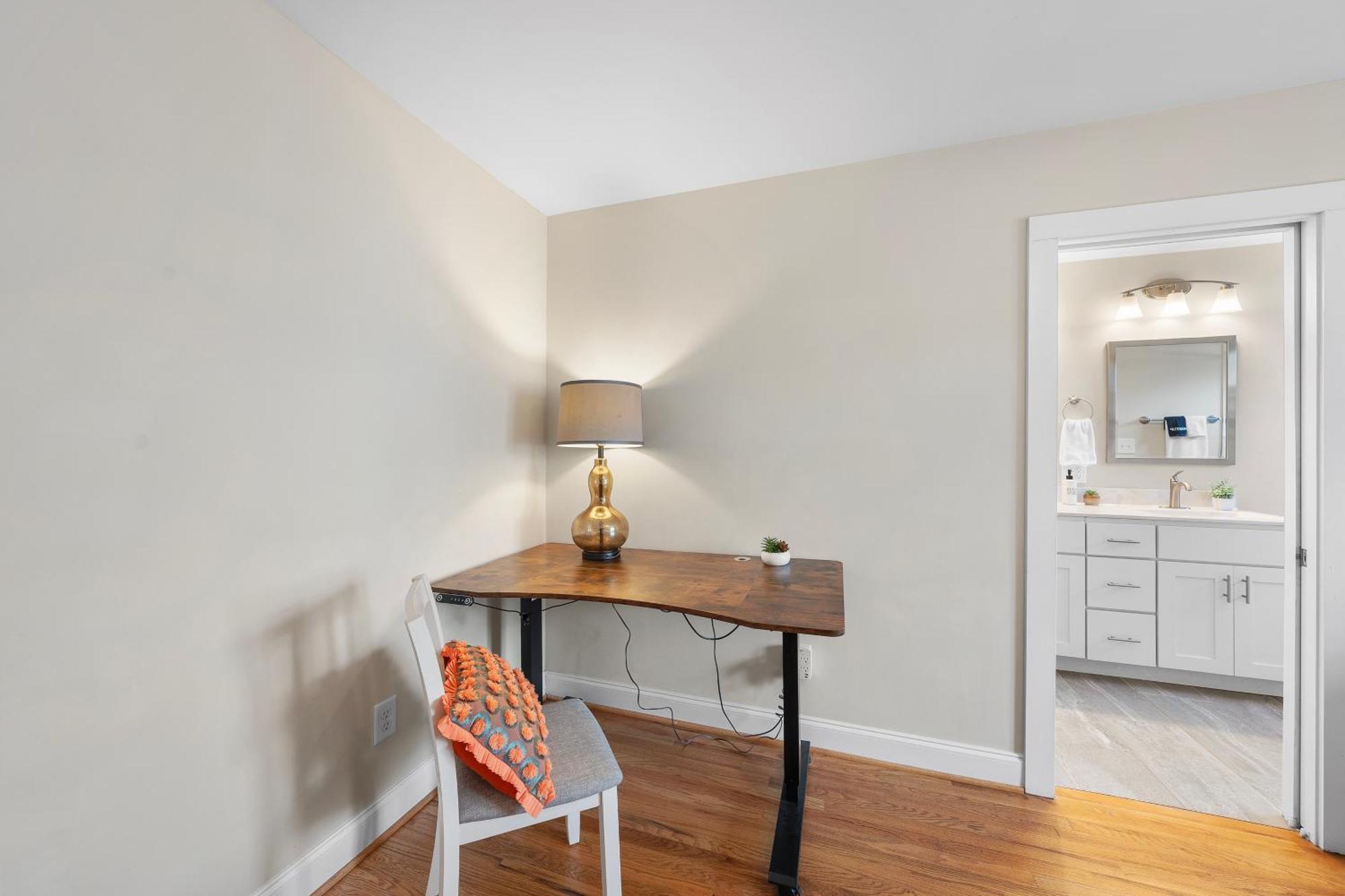 Charming Dt 3-Bed Bungalow With Fenced-In Yard ローリー エクステリア 写真