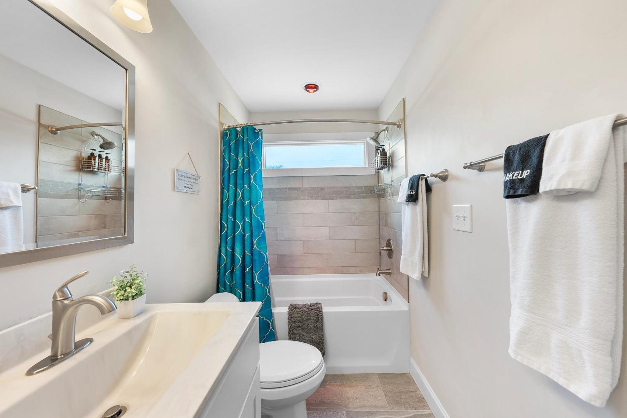 Charming Dt 3-Bed Bungalow With Fenced-In Yard ローリー エクステリア 写真